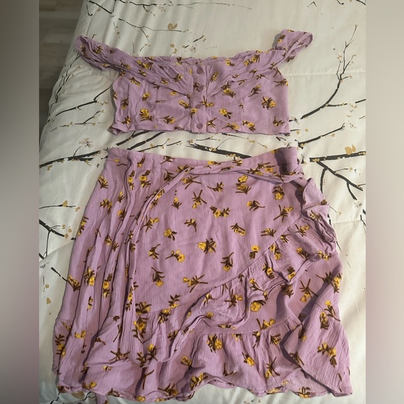 Nasty Gal Lavender two piece set with flower detailing 💐 - Picture 2 of 6